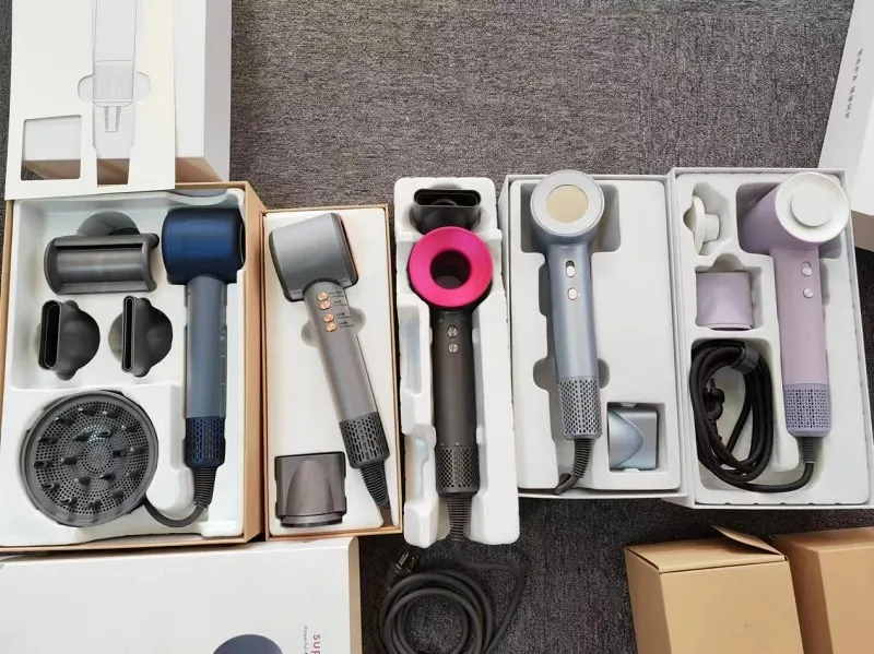 Cel mai bun uscător de păr pentru părul creț